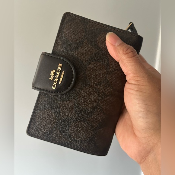 Coach medium Corner Zip Wallet - Picture 3 of 12